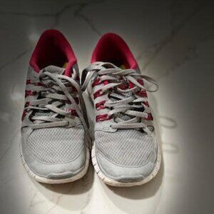 Nike running onnature free & flexible shoes size 7 Grey & Pink